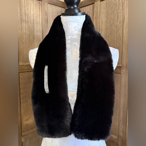 Juicy Couture Black Fur with Rhinestones Boa. - Picture 3 of 4